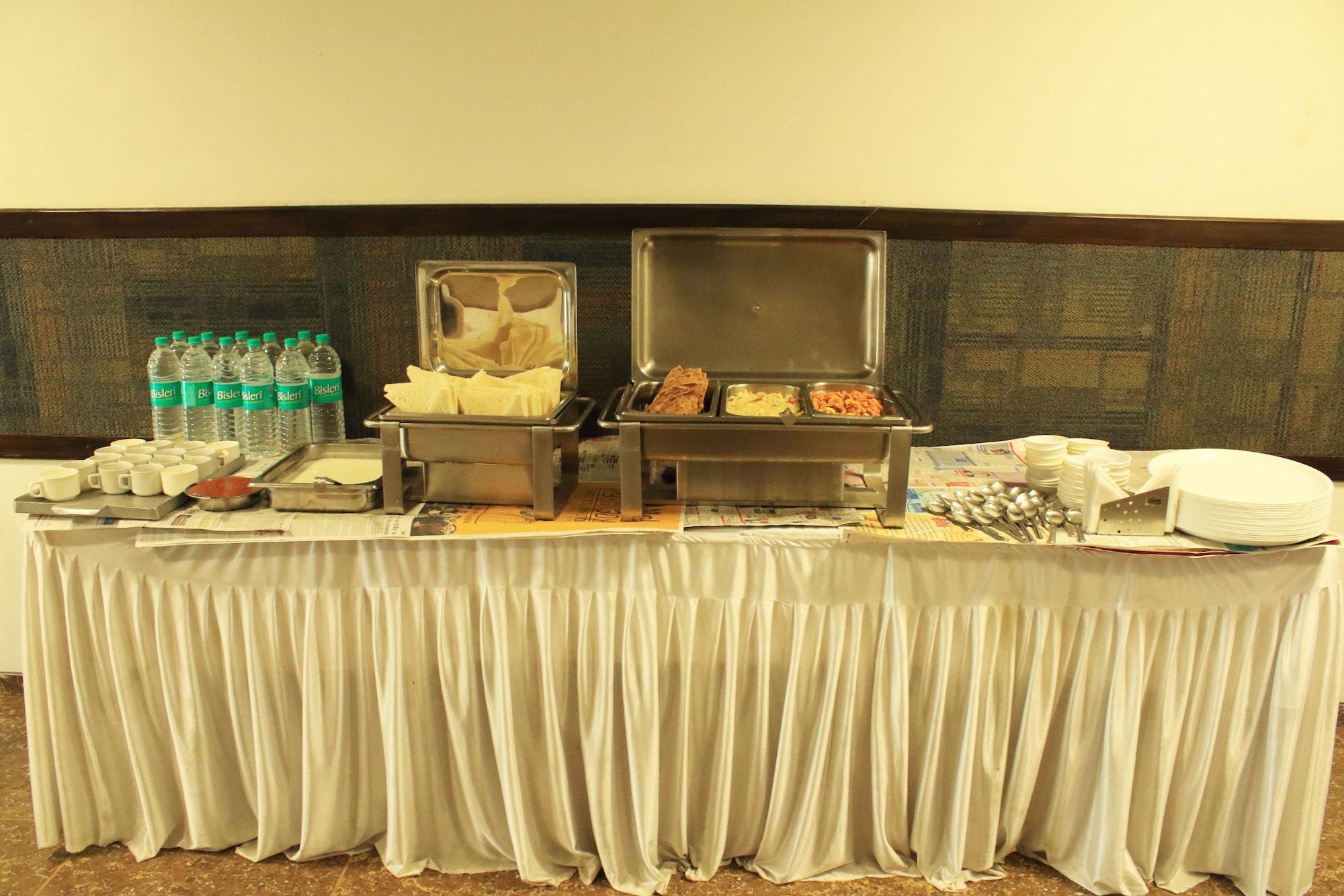 Fabhotel Kadamb Inn Ahmadábád Kültér fotó