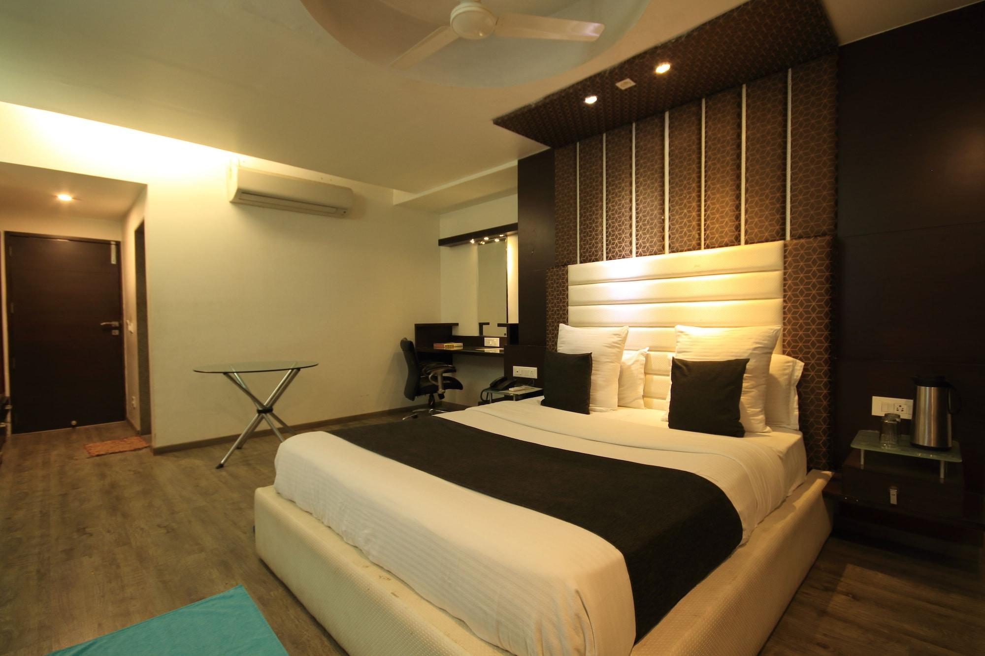 Fabhotel Kadamb Inn Ahmadábád Kültér fotó