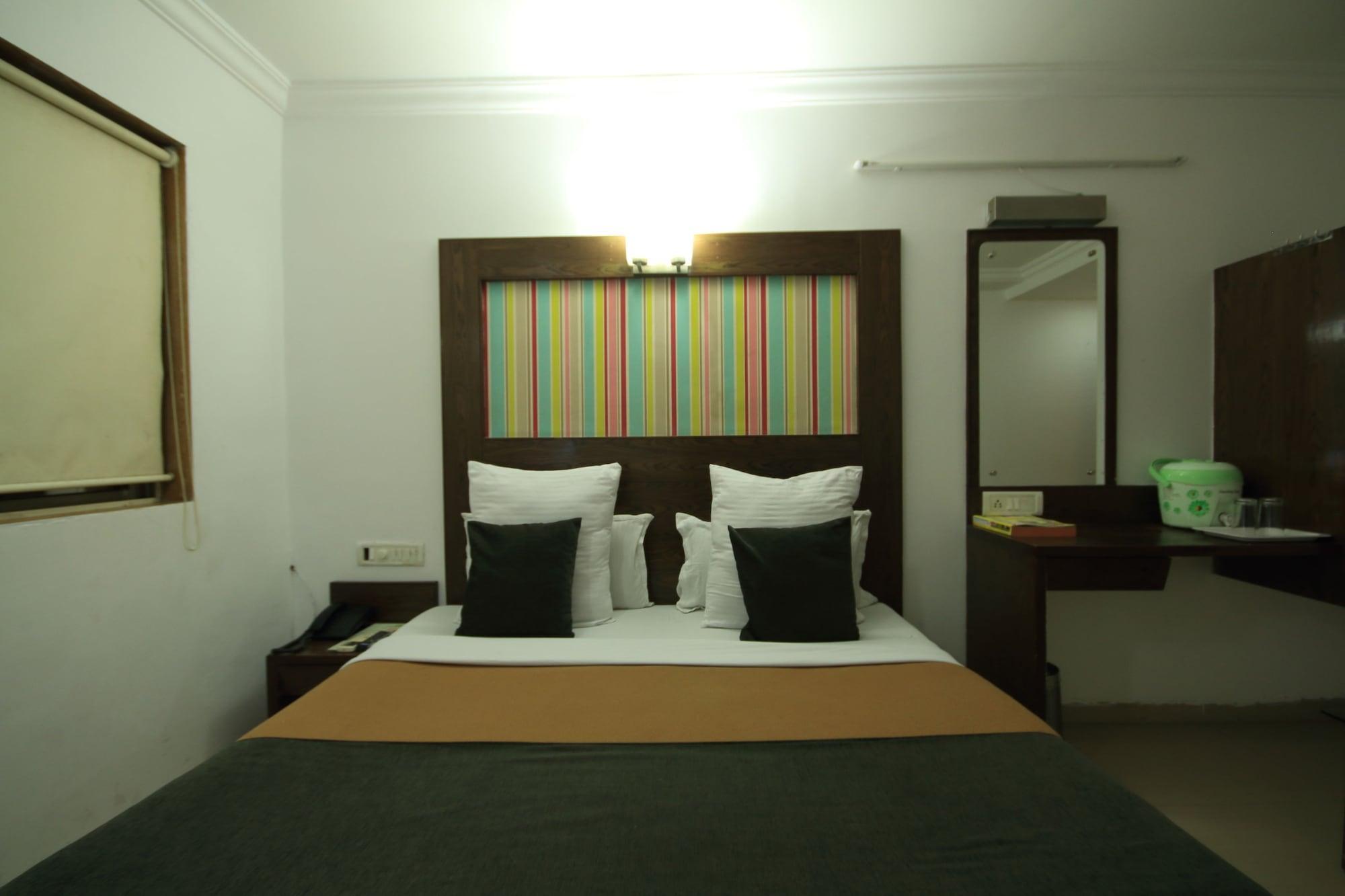 Fabhotel Kadamb Inn Ahmadábád Kültér fotó