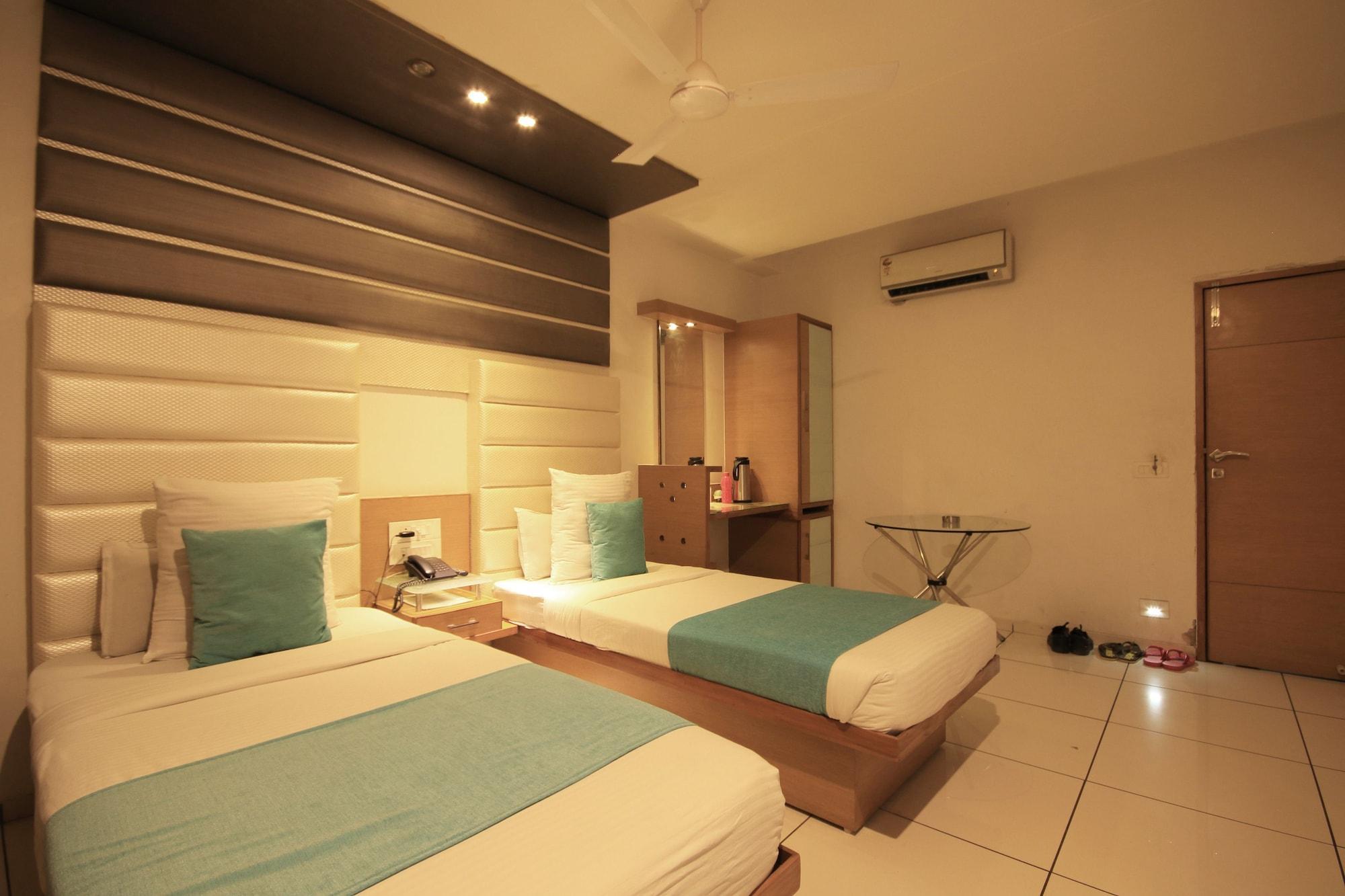 Fabhotel Kadamb Inn Ahmadábád Kültér fotó