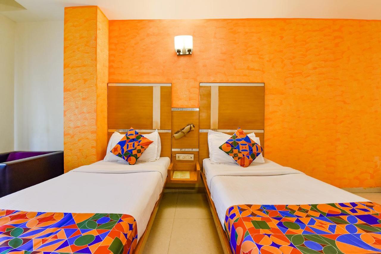Fabhotel Kadamb Inn Ahmadábád Kültér fotó