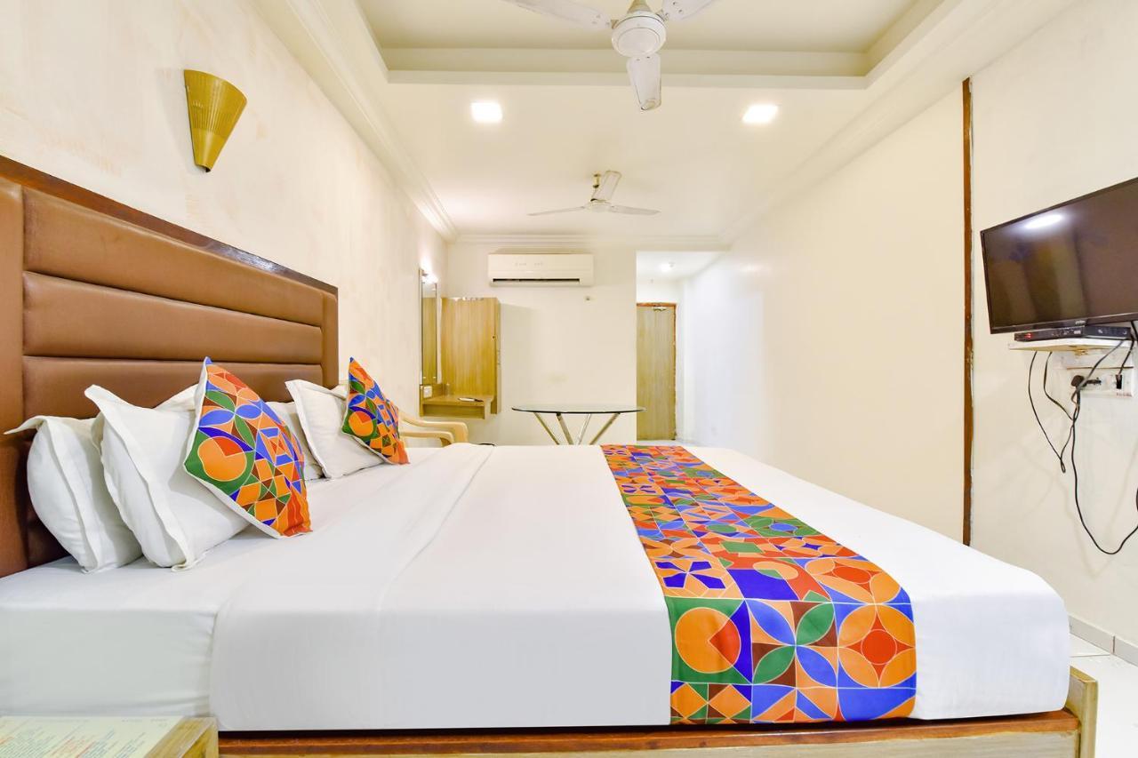 Fabhotel Kadamb Inn Ahmadábád Kültér fotó